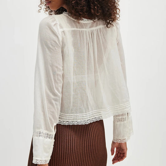 Blusa transparente con cordones