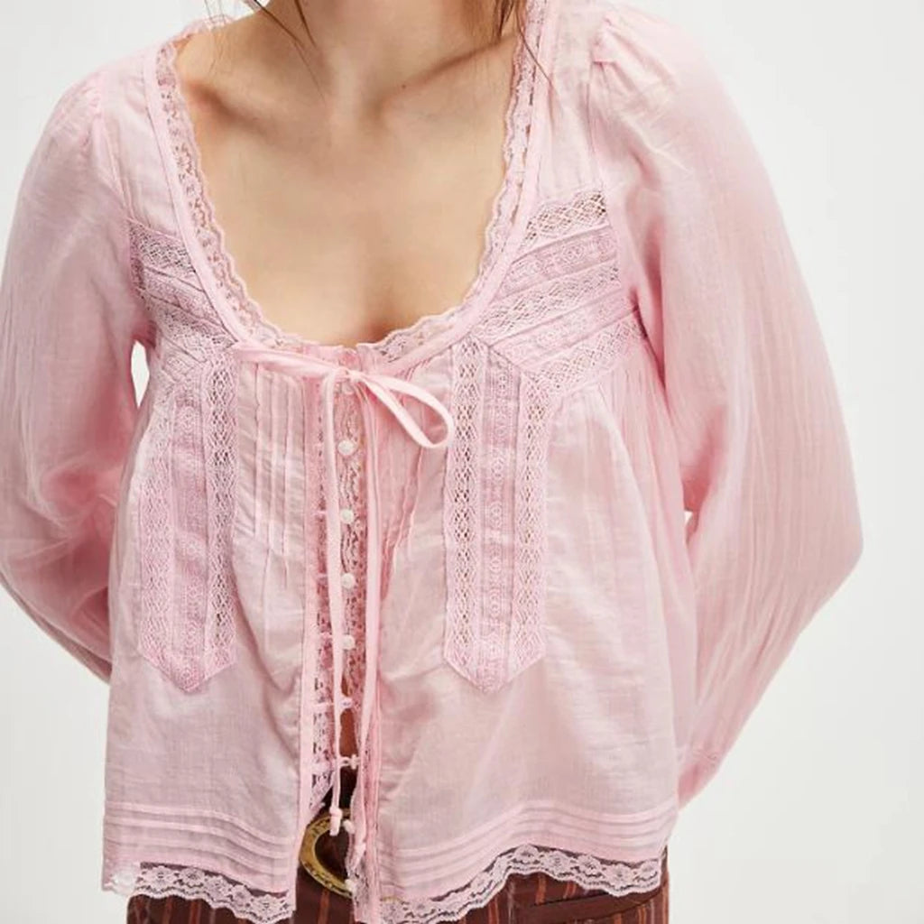 Blusa transparente con cordones