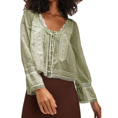 Blusa transparente con cordones