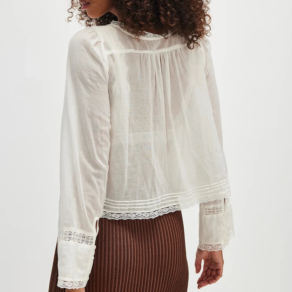 Blusa transparente con cordones