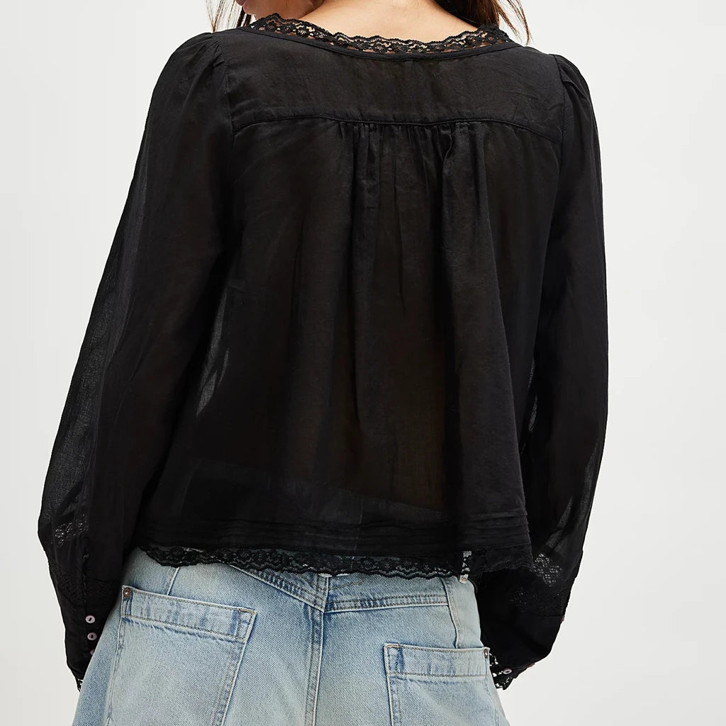 Blusa transparente con cordones