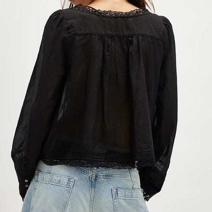 Blusa transparente con cordones
