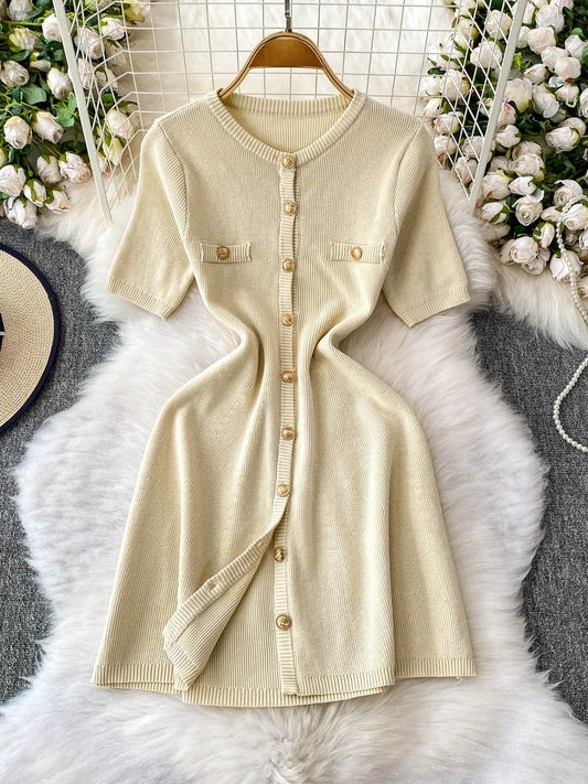 Vestido de punto de manga corta con cuello redondo y corte ajustado para mujer