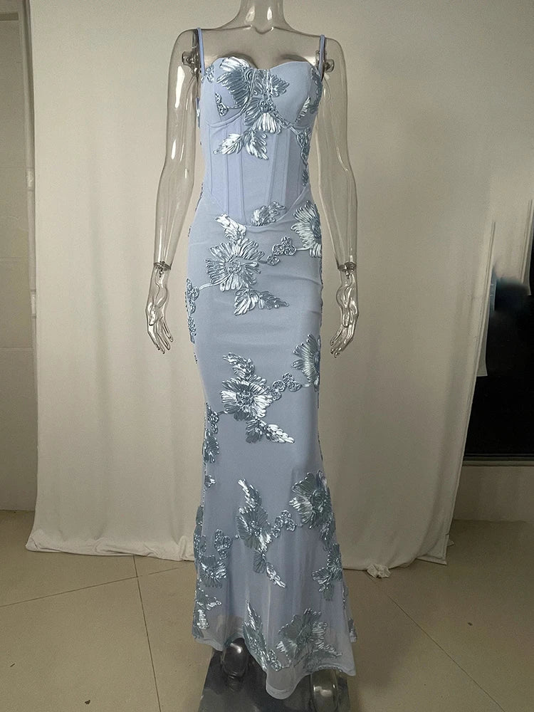 Vestido largo sexi con tirantes finos y espalda descubierta